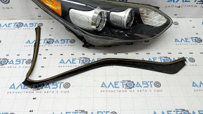 Kia Sportage 17-19 FWD right front headlight, halogen, needs polishing, cracked paint, peeling seal