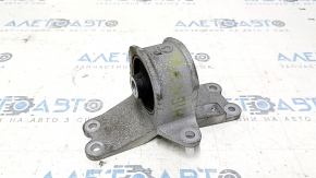 The left engine mount of a Toyota Highlander 20-22 3.5 is cracked.