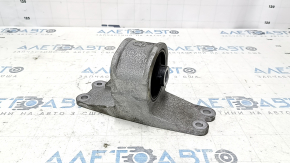 The left engine mount of a Toyota Highlander 20-22 3.5 is cracked.