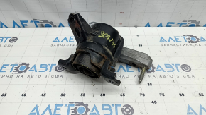 The right engine mount of the Lexus NX200t NX300 15-21 is cracked and rusty.
