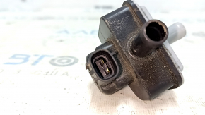 Toyota Highlander 20-22 3.5 intake solenoid valve with bracket