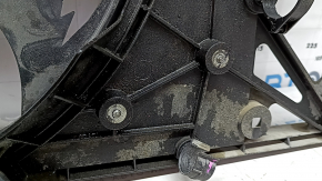 The diffuser radiator shroud assembly for a Toyota Camry V70 18-24 hybrid has broken studs.