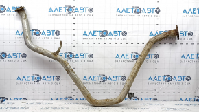 The exhaust pipe, the middle part of the Toyota Camry v70 18-24 hybrid, is rusty.