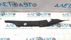 Left hood-to-wing seal for Chevrolet Volt 11-15, broken mount