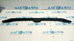 The central hood seal of the Audi A4 B9 17-25 has broken fasteners.