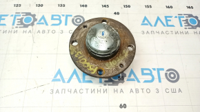 The rear right hub of a Fiat 500 12-19 is humming.