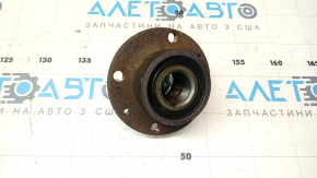 The rear right hub of a Fiat 500 12-19 is humming.