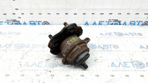 The rear right hub of a Lexus RX350 RX450h 10-15 FWD is rusty.