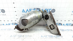 Rusty front exhaust manifold with catalytic converter for Lexus RX450h 10-15