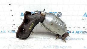Rusty front exhaust manifold with catalytic converter for Lexus RX450h 10-15