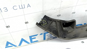 The central hood seal on an Audi A5 F5 17-24 is broken.