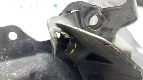 The front left fender liner of a Subaru Forester 19-21 SK is torn.