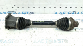 The front right half shaft of the Audi A5 F5 17-20 has a torn boot.
