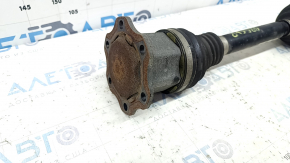 The front right half shaft of the Audi A5 F5 17-20 has a torn boot.