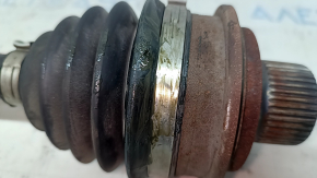The front right half shaft of the Audi A5 F5 17-20 has a torn boot.
