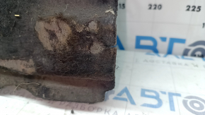 The rear engine guard of the Audi A5 F5 17-24 is worn and broken.