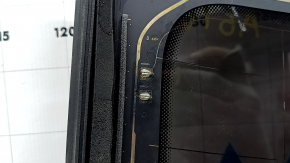 The rear window of the Audi A6 C7 12-18 has a broken heating wire.