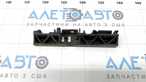 The left threshold mount for the Audi A6 C7 12-18 is broken.