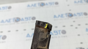 The left threshold mount for the Audi A6 C7 12-18 is broken.