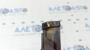 The right threshold mount of the Audi A6 C7 12-18 is broken.