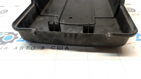 The battery cover latch on a VW Tiguan 2018 is broken.