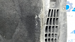 The front engine guard of the Audi A6 C7 12-18 is worn out.