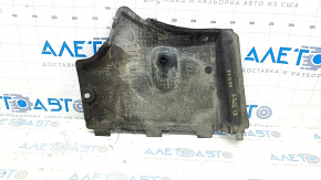 The front right underbody protection of the Audi A6 C7 12-18 is worn out.