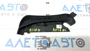 The left inner headlight plug for an Audi A6 C7 16-18 restyling has come loose.