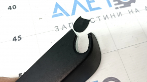 The left inner headlight plug for an Audi A6 C7 16-18 restyling has come loose.