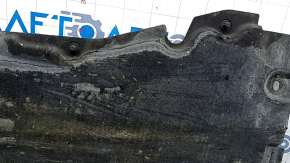 The right underbody protection of the Audi A6 C7 12-18 is worn and torn.