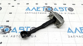 The rear right door stop on a Ford Ecosport 18-22 is cracked.