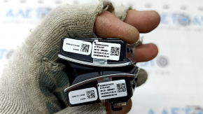 The steering wheel control buttons for the Audi A6 C7 12-18 (12-18 models) are assembled for the heated steering wheel, the connector is broken.