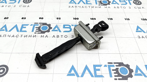 The front right door stop for a Ford Ecosport 18-22 has a cracked casing.