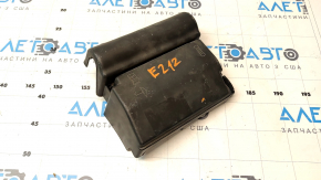 The fuse box cover under the hood of a VW Jetta 11-18 USA has a broken mount.