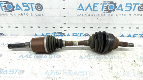The front left half shaft of a Ford Ecosport 18-20 2.0 is rusty and has a torn boot.
