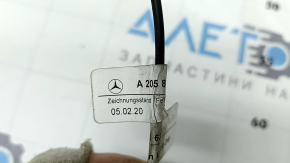 The wiring for the Mercedes GLC 20-22 grille emblem illumination is missing a terminal.