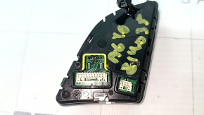 The steering wheel control buttons for the Audi A6 C7 12-18 (12-18 models) are assembled for the heated steering wheel, the connector is broken.