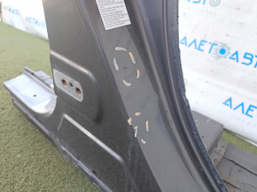 The central right body pillar of the Lexus ES300h ES350 13-18 is sawn off, non-standard, pokes