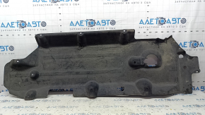The left underbody protection of the Ford Ecosport 18-22 is torn and has tears.