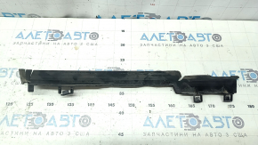 The left radiator deflector on a Ford Escape MK4 2025 hybrid has a broken mount.