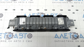 The driver's left knee airbag for the BMW 5 G30 17-23 has a rusty squib.