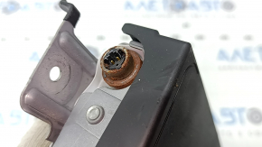 The driver's left knee airbag for the BMW 5 G30 17-23 has a rusty squib.