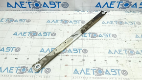 The upper left strut bar of a BMW 5 G30 17-23 2.0T is covered in soot.
