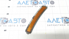The front bumper reflector, left, BMW 5 G30 17-23, is worn.