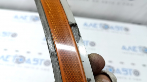 The front bumper reflector, left, BMW 5 G30 17-23, is worn.
