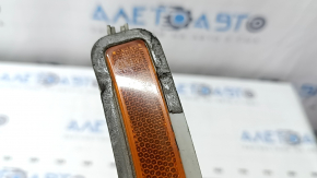 The front bumper reflector, left, BMW 5 G30 17-23, is worn.