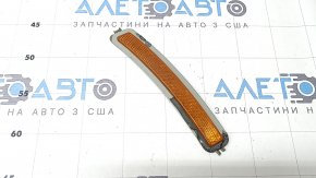 The front bumper reflector, right, BMW 5 G30 17-23, is worn.