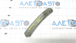 The front bumper reflector, right, BMW 5 G30 17-23, is worn.
