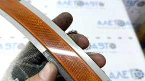 The front bumper reflector, right, BMW 5 G30 17-23, is worn.