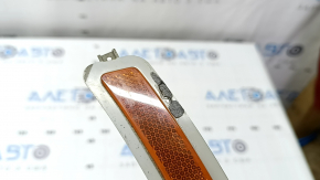 The front bumper reflector, right, BMW 5 G30 17-23, is worn.